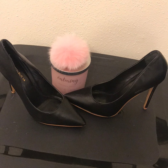 Heels - Picture 3 of 3